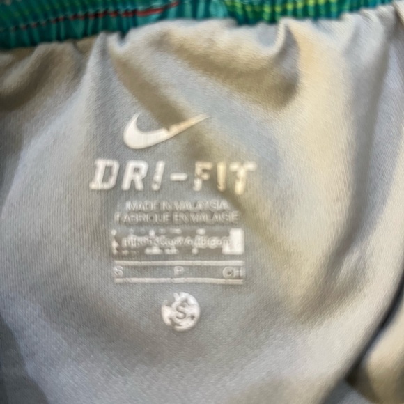 Nike Dri Fit Shorts Small - Picture 3 of 3